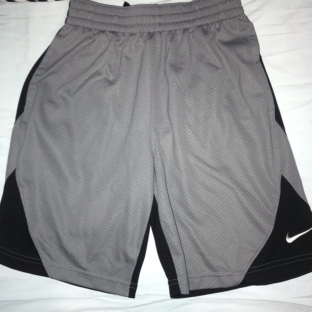 Nike boys shorts size medium